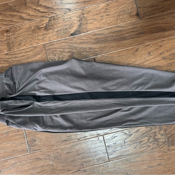 ATHLETA Brooklyn Ankle Pant Gray and Black textured - Picture 2 of 5